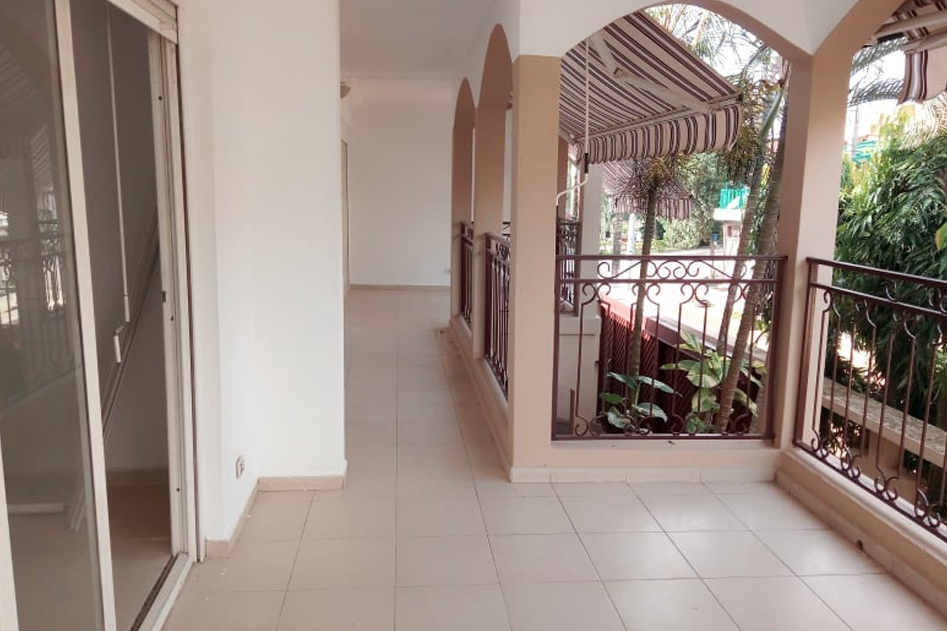 location villa duplex 8eme tranche angré