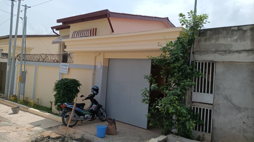 Duplex de 04 pièces situé à Bingerville